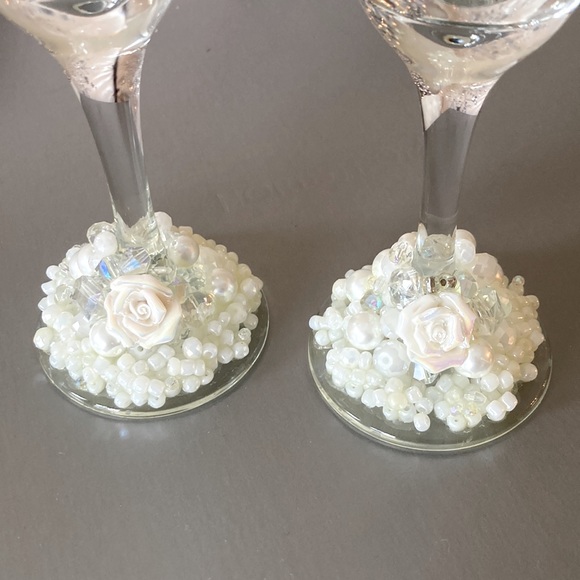 Champagne glasses 💕with beads and pearls! Great for that special occasion❤️New - Picture 3 of 5